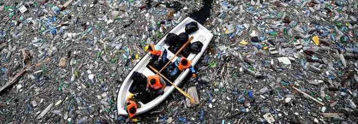 pollution plastique barque