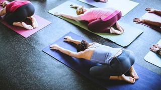 yoga-les-positions-contre-les-douleurs-de-migraine-et-maux-de-tete