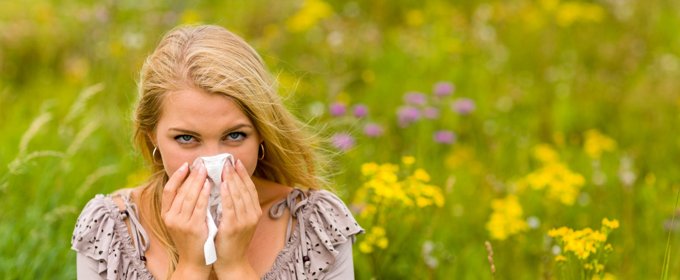 comment traiter allergie femme eternue champs